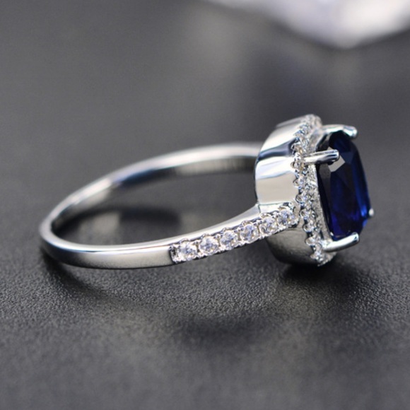 Real Sterling Silver Emerald Gemstone Ring - Picture 2 of 4